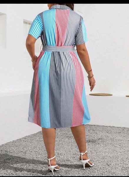 Robe ceinturée rayée colorée