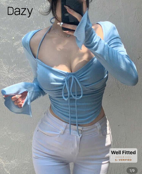 Top bleu à manches longues tendance