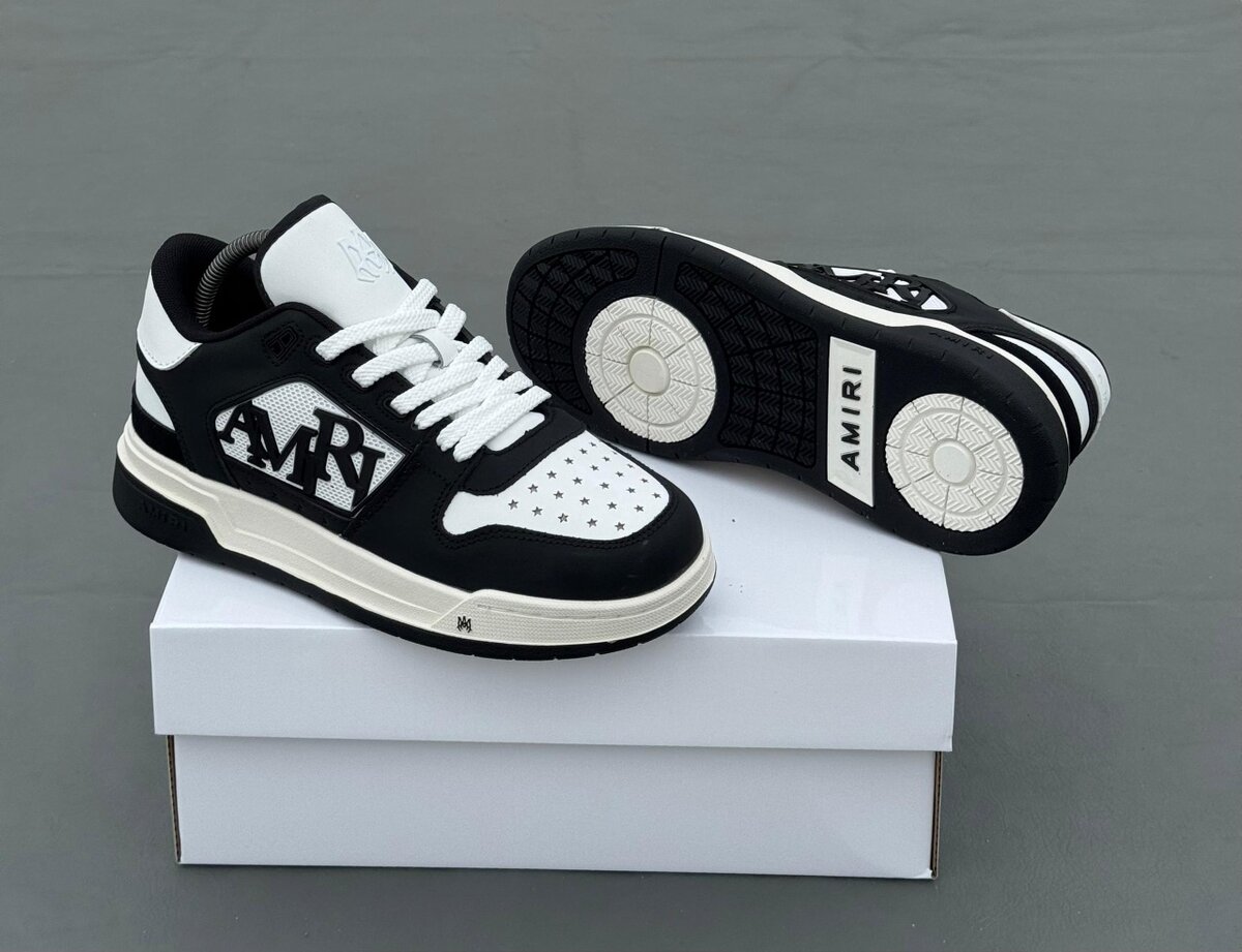 Sneakers noires et blanches élégantes