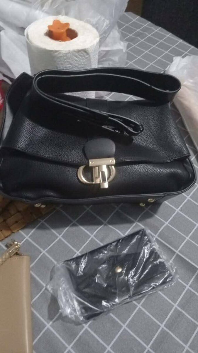 Sac à main en cuir noir chic