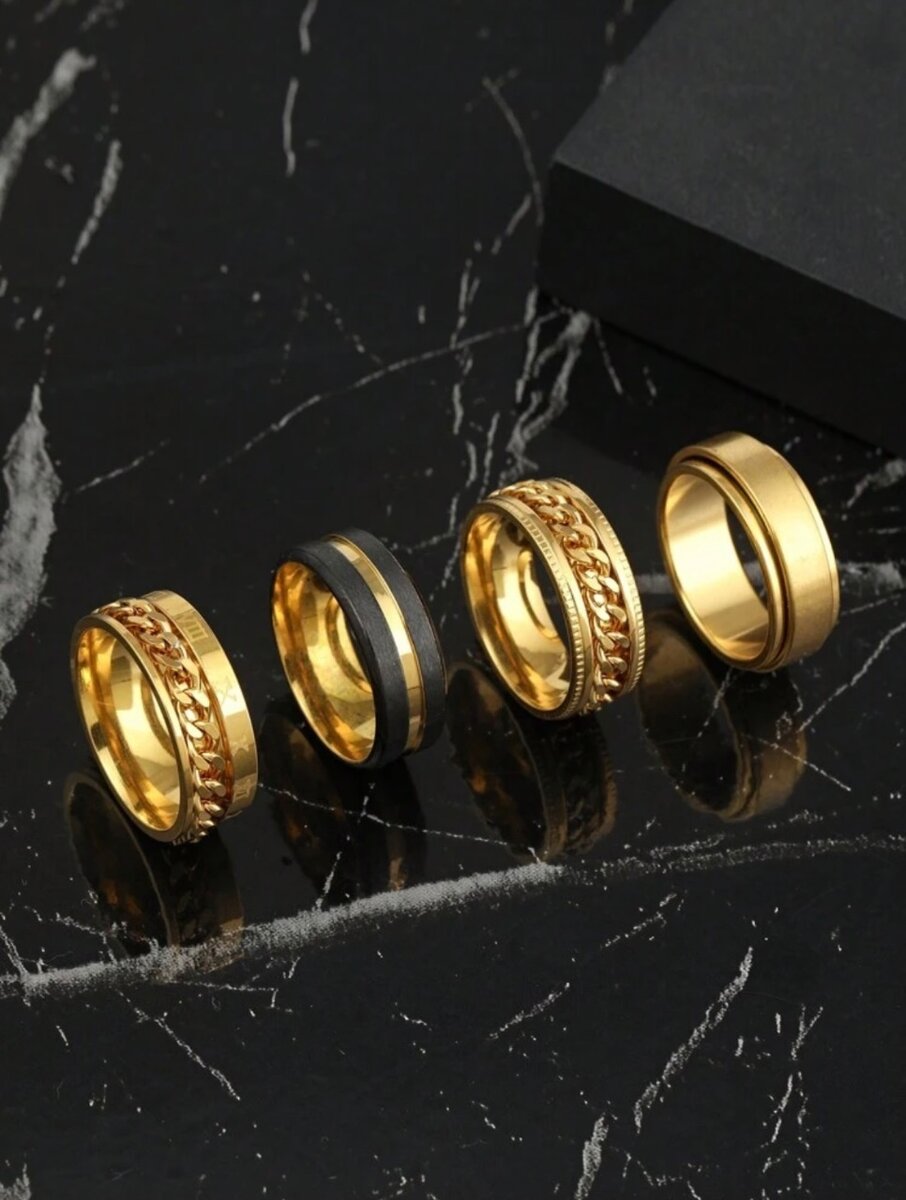 Bagues en acier doré élégant