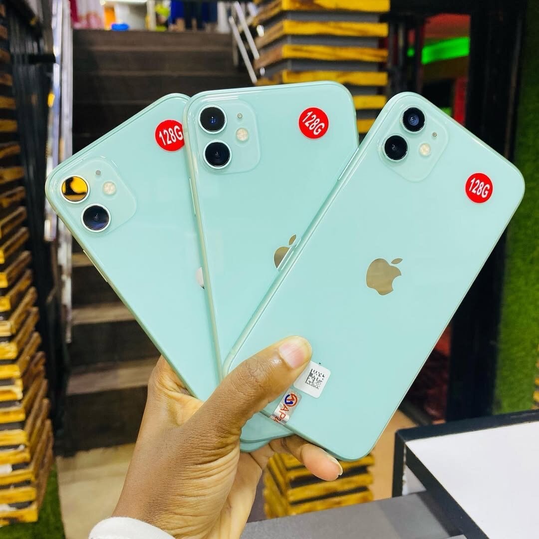 iPhone 11 128GB FACTORY UNLOCK