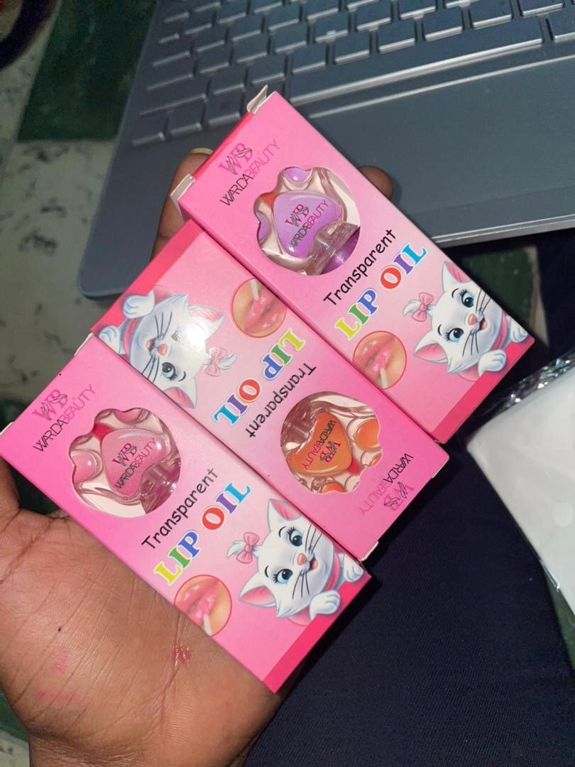 Casquette avec perruque intégrée