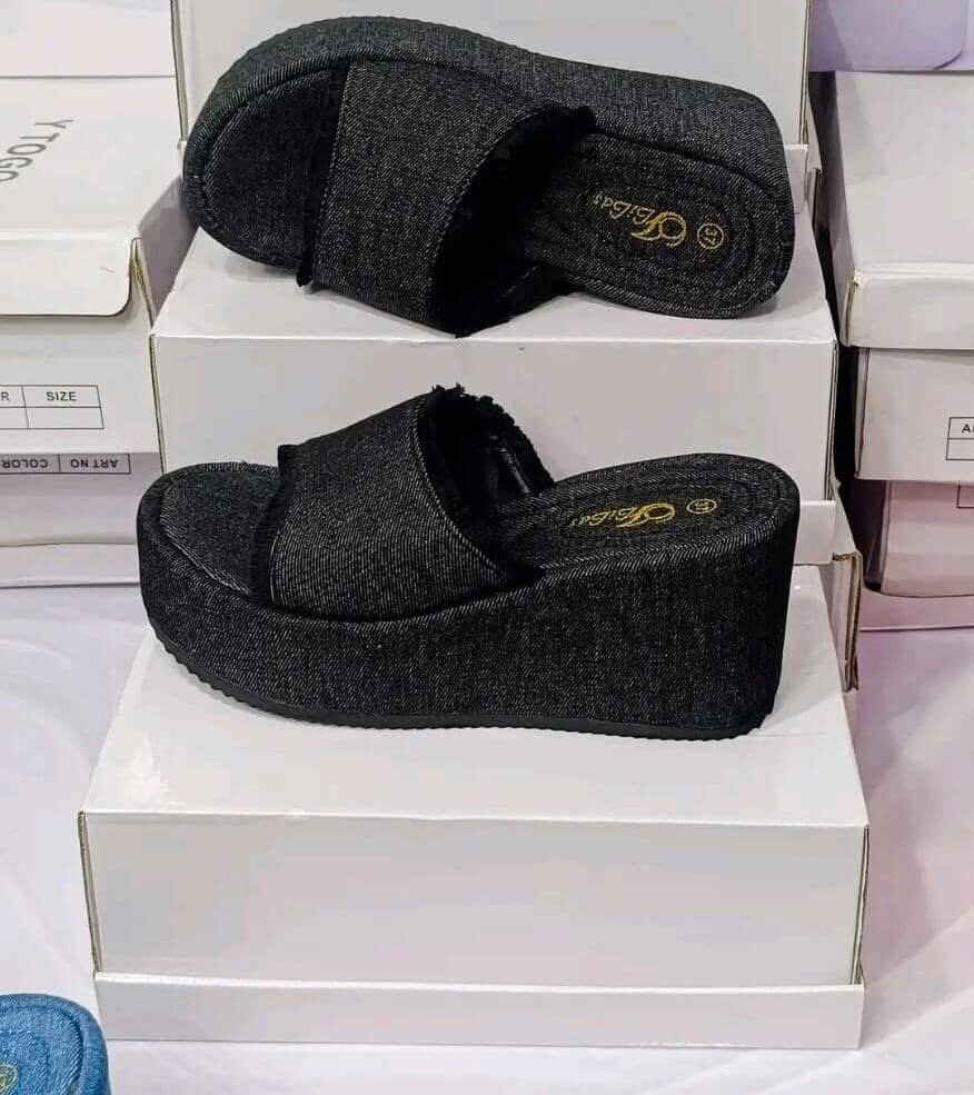 Sandales compensées en jean