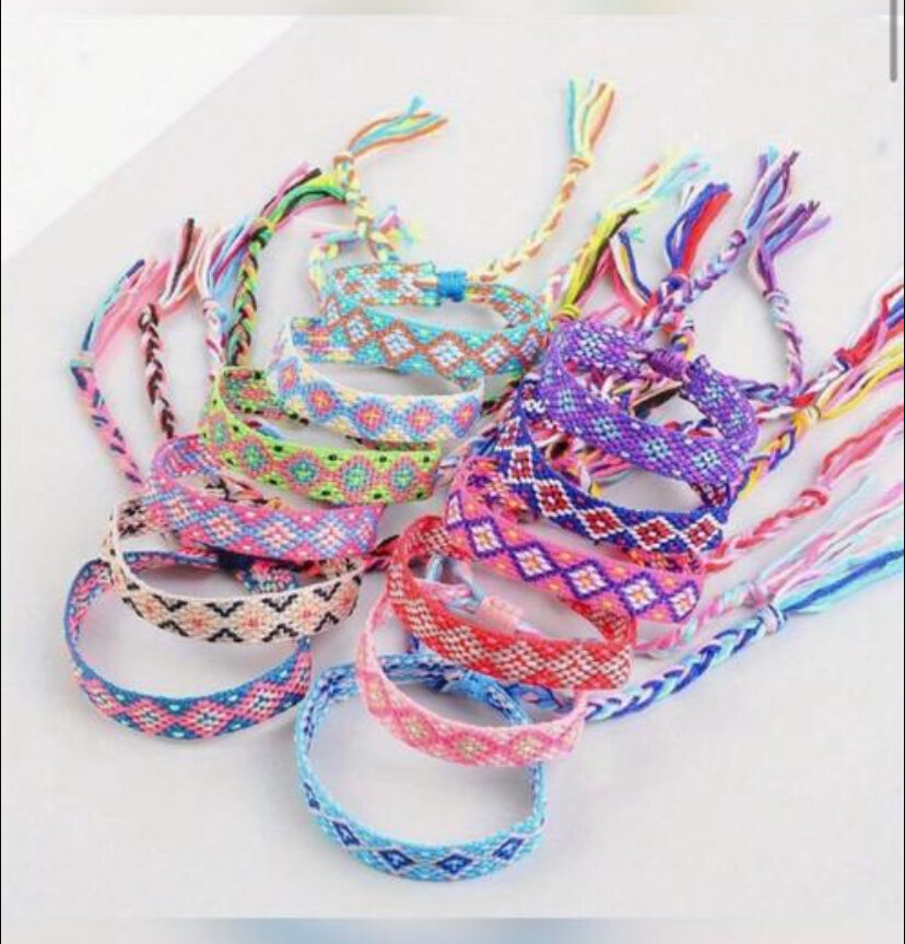 Bracelets d'amitié colorés