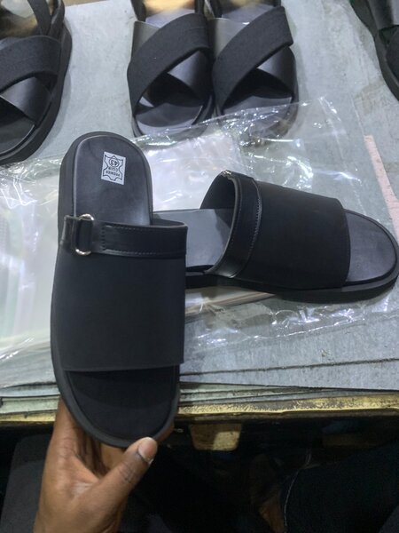 Sandales en cuir noir élégantes