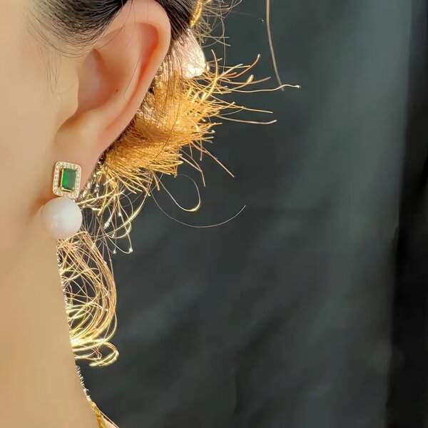 Pearl EMERALD STUD