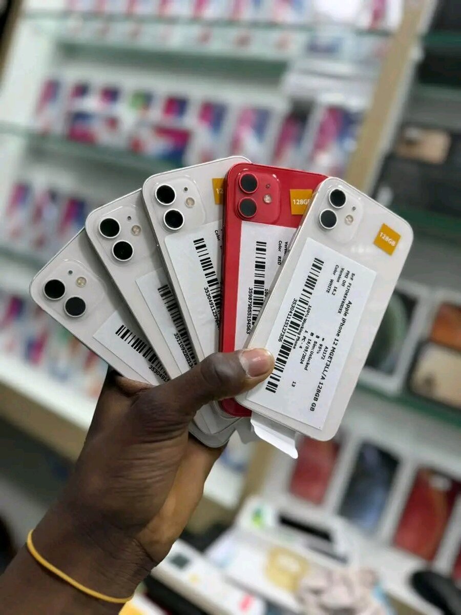 IPhone 12 simple 64gb quasi neuf Disponible