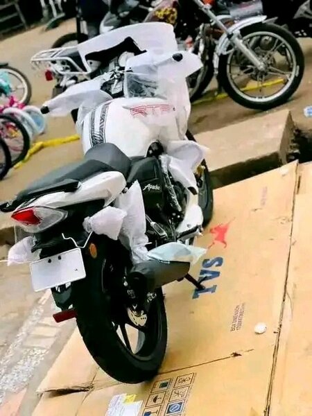 Moto sportive fraîchement livrée