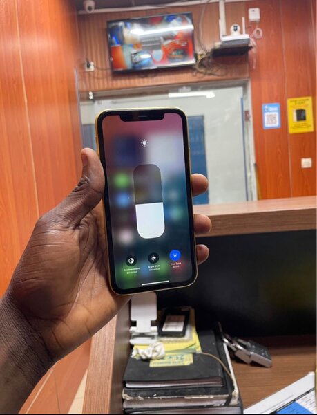 iPhone11  Jaune 64 Go