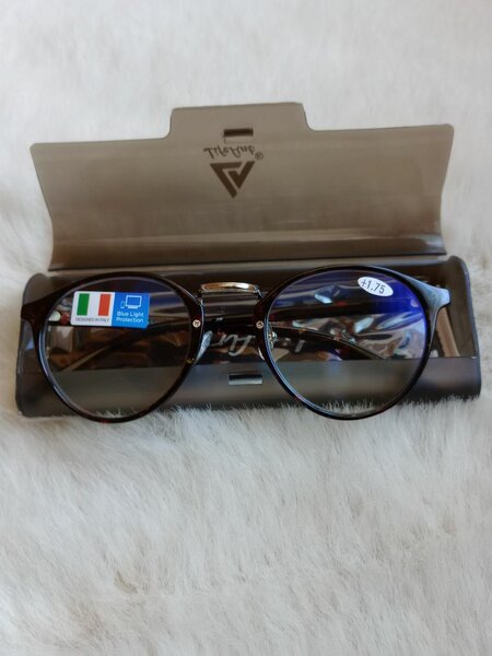 LifeArt Bifocal Reading Glasses.