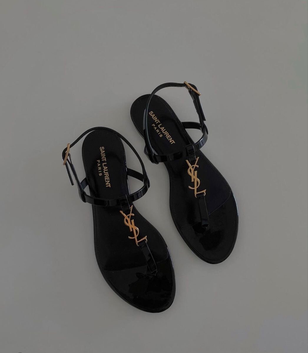 Sandales en cuir noir chic