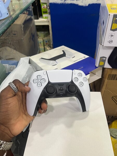 Manette Ps4 design PS5