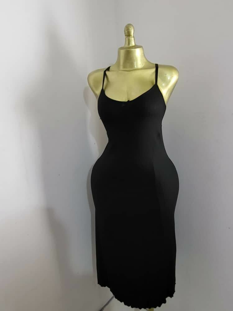 Robe noire moulante