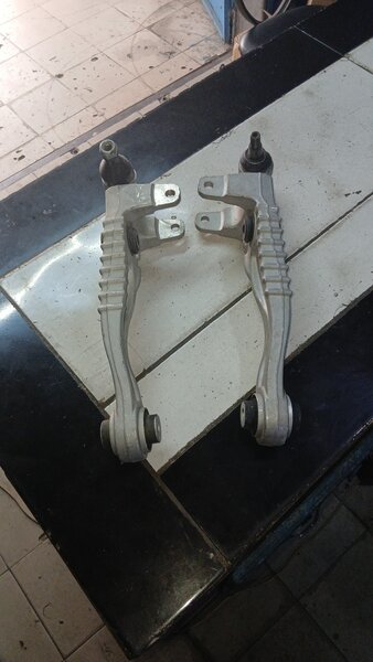 Bras de suspension voiture