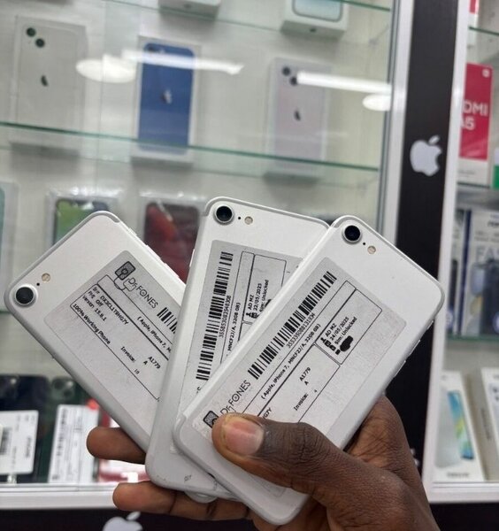 Apple iPhone SE 128G