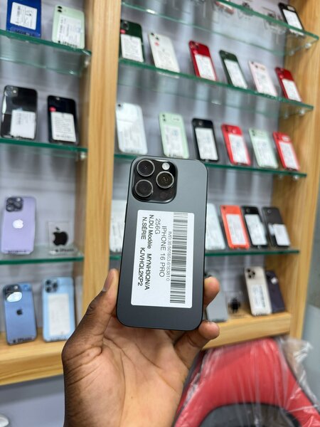 iPhone 16 pro 256Go Casi neuf