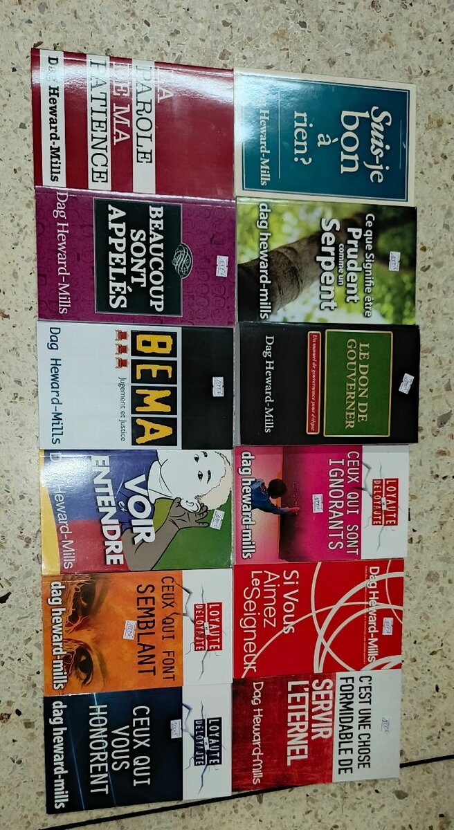 Collection de  12 livres