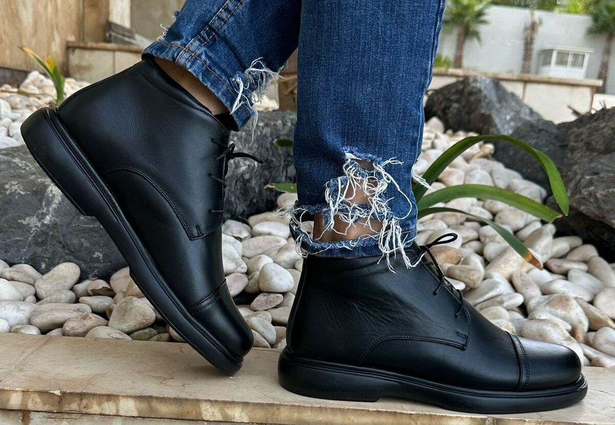 Bottes montantes en cuir noir