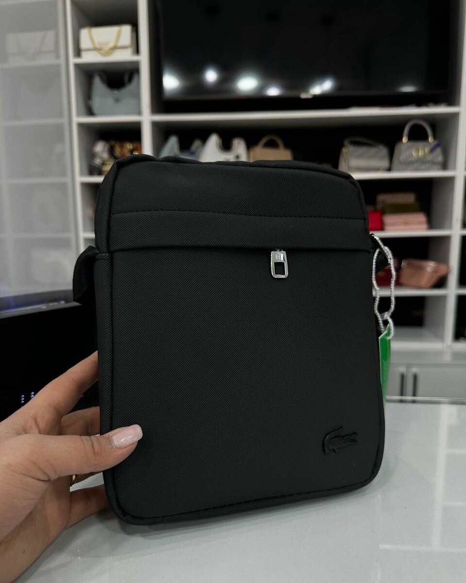 Sacoche Lacoste élégante