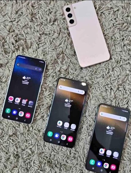 Smartphone moderne avec triple caméra