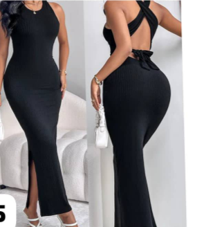 Robe longue moulante aux épaules ouvertes et torsadée dans le dos, noir