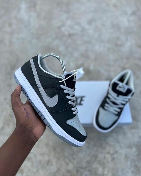 NIKE SB BLACK