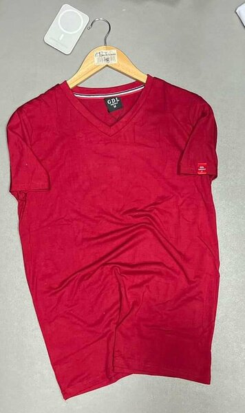 Tee-shirts cou v