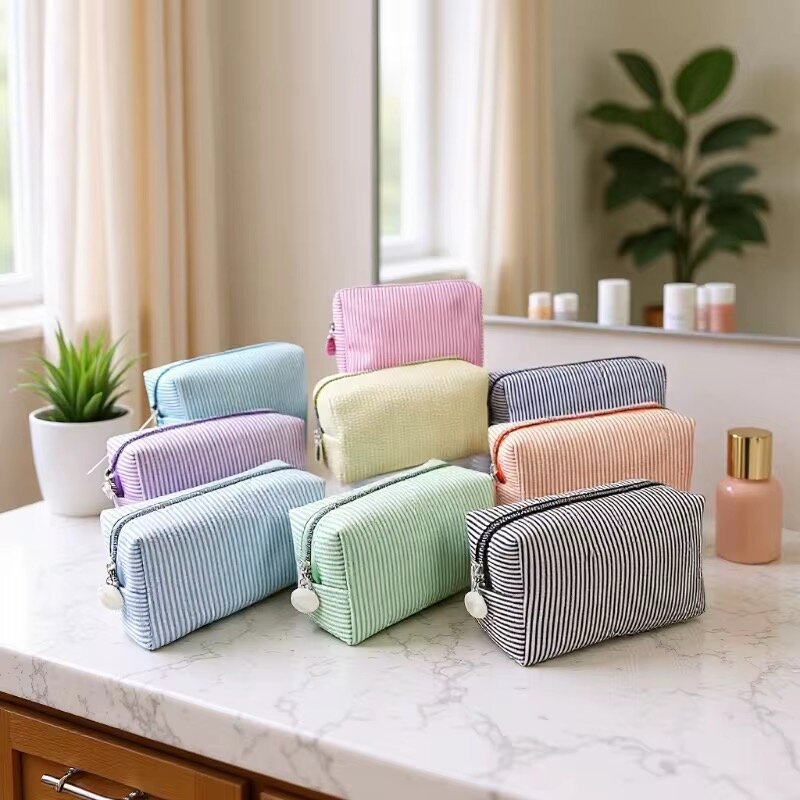 Trousse de maquillage rayée