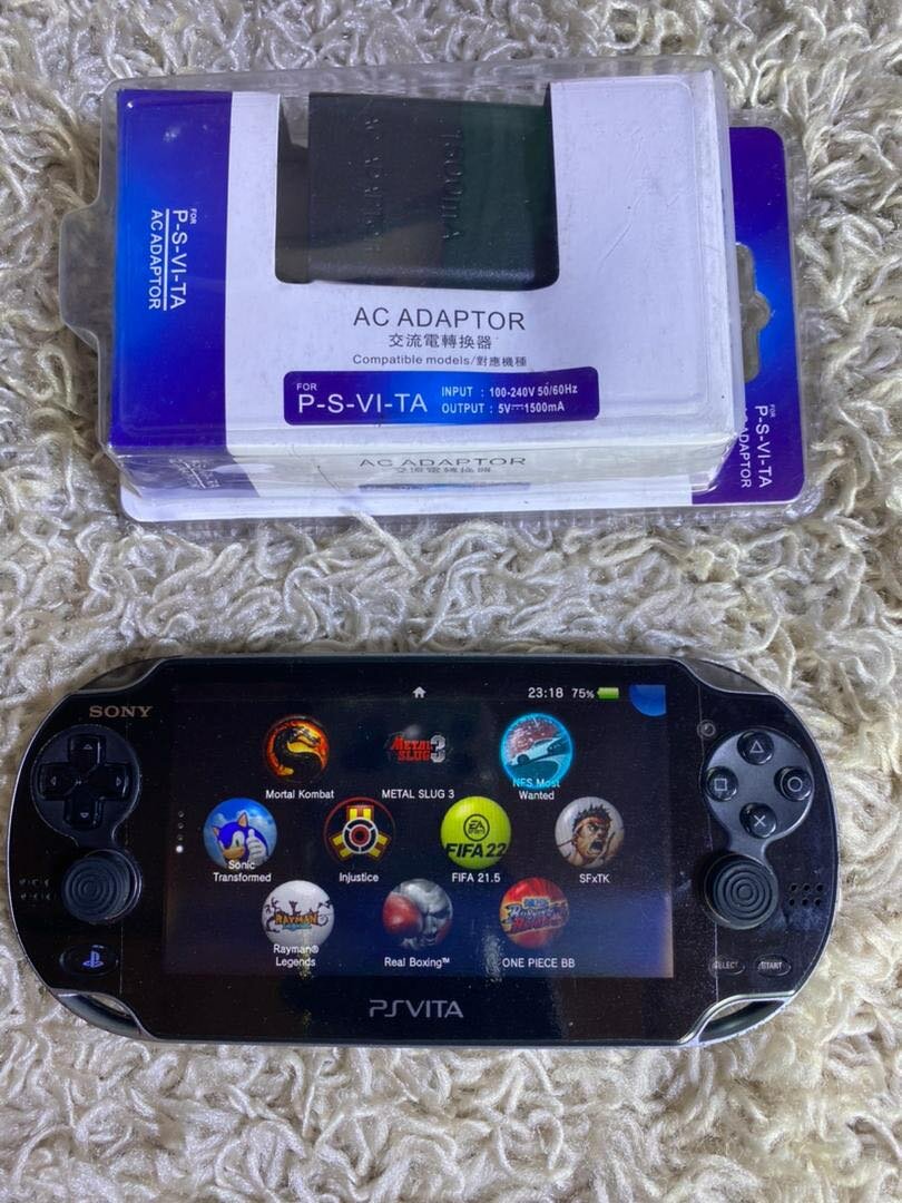 PS vita fat  occasion +20 jeux installés