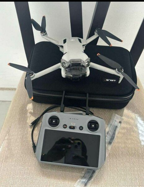 Drone pliable avec télécommande