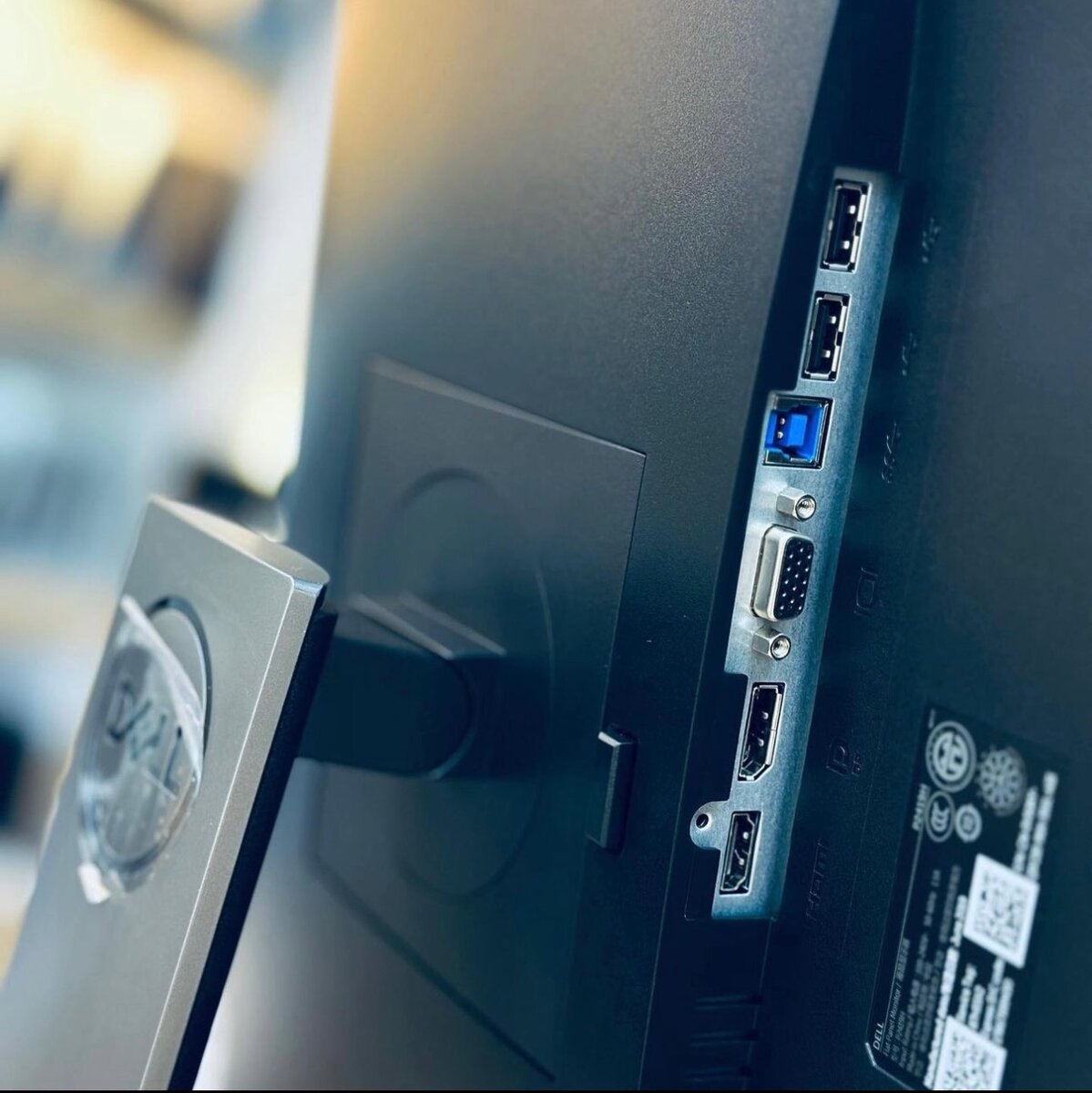 Dell 22 inches Edgeless IPS Monitor