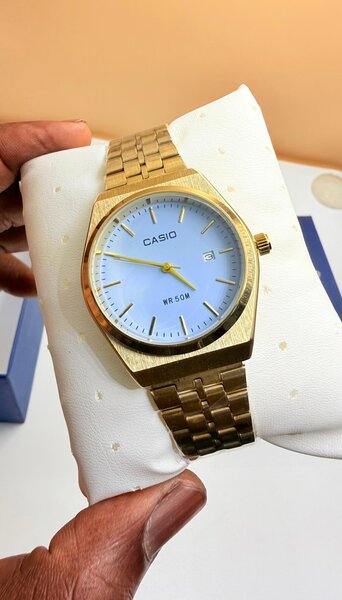 Montre Casio en or et argent