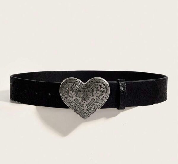 Ceinture noire avec boucle cœur