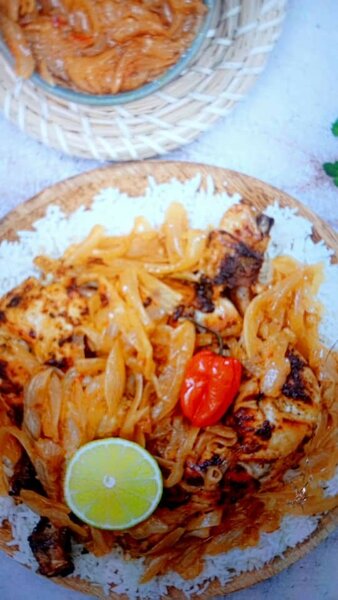 POULET YASSA BRAISÉ AU CITRON