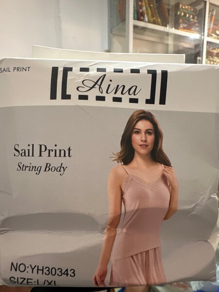 Nuisette rouge en dentelle