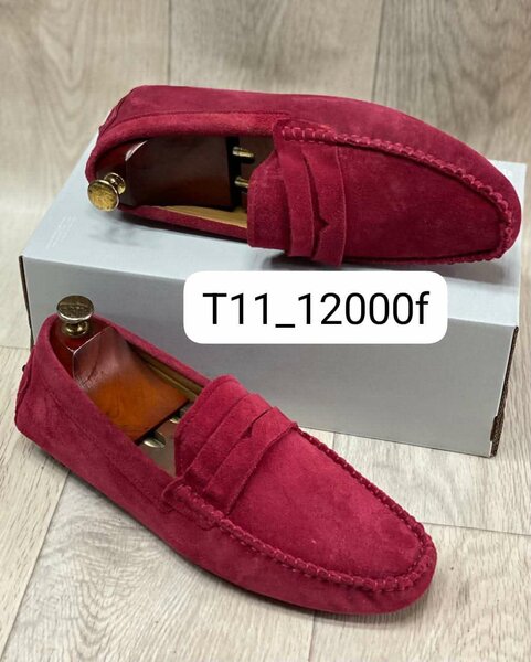 Mocassins en daim rouge homme