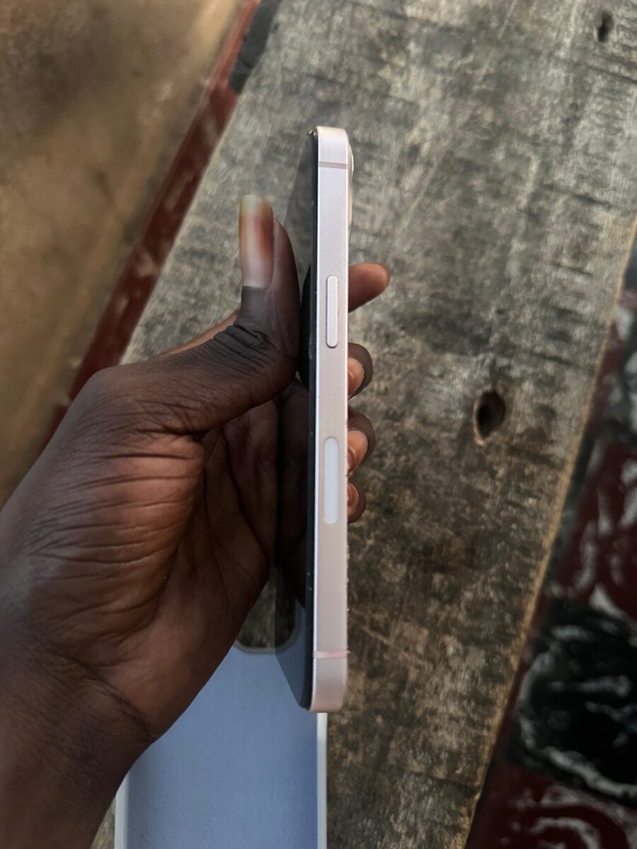iPhone élégant blanc 128Go