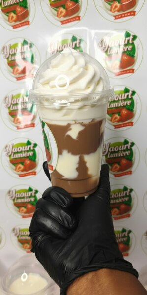 Yaourt a la  crème fouettée