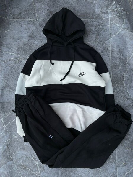 Ensemble sportif à capuche