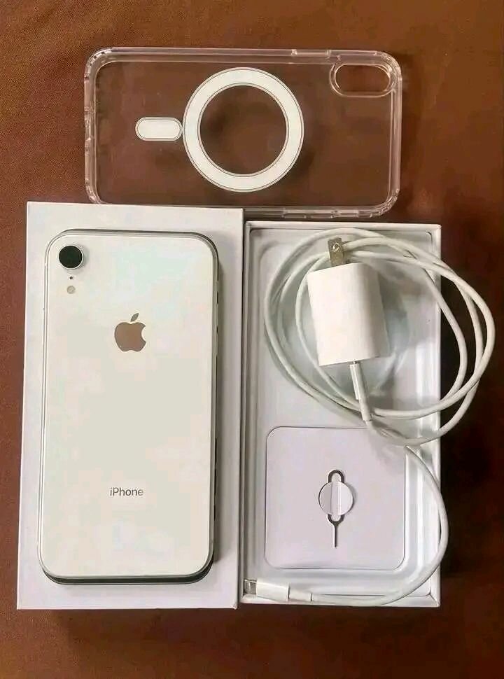 iPhone XR avec accessoires