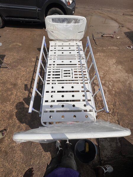 Lit médical ajustable robuste