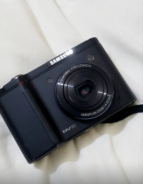 Samsung NV10 digital camera