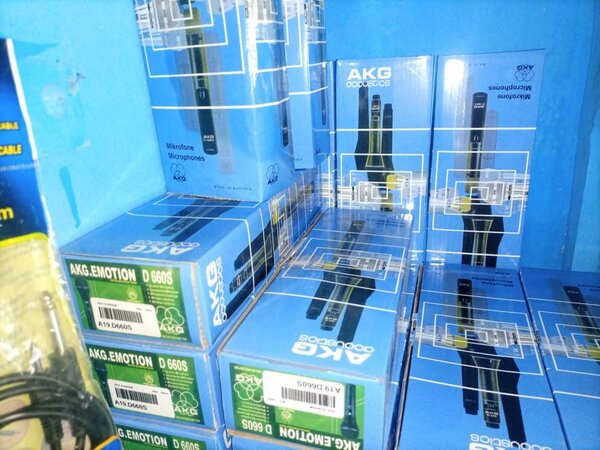 AKG Cordless Microphone