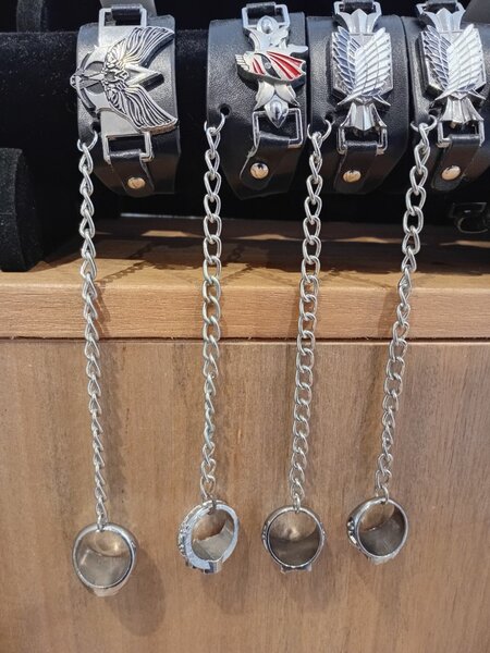 Bracelets en cuir avec pendentif chaîne