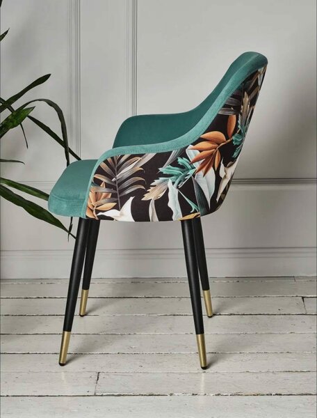 Продаю стулья кухонные дизайнерские,мягкие со спинкой.