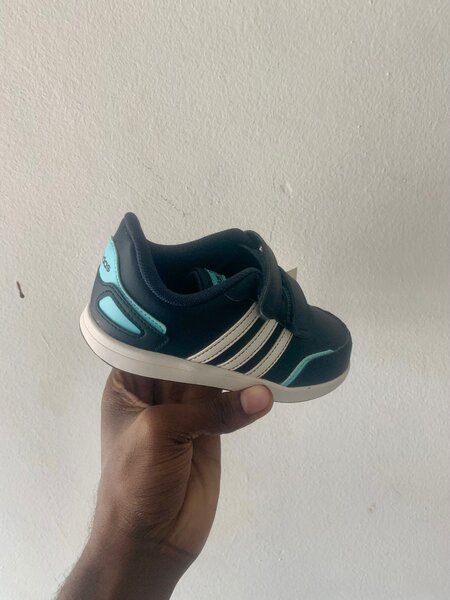 Chaussures adidas pour enfants