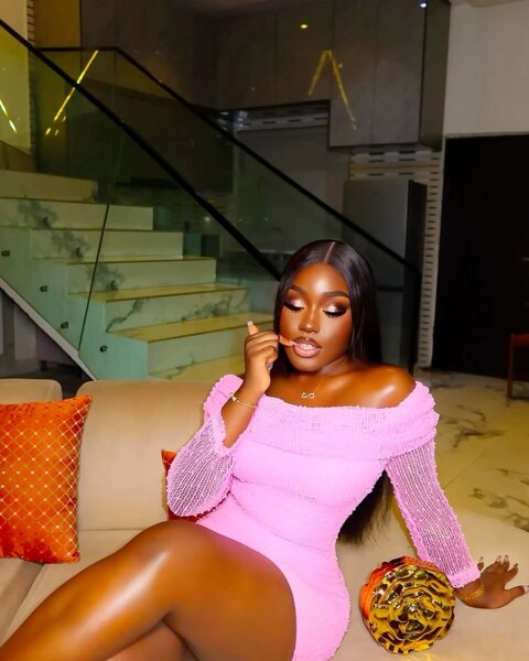 Robe rose élégante pour femmes