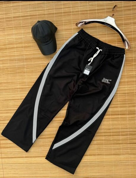 Pantalon de sport gris avec bandes latérales