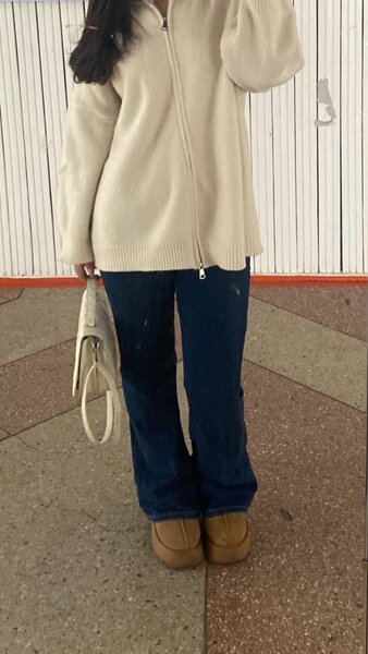 Темно синие джинсы клеш